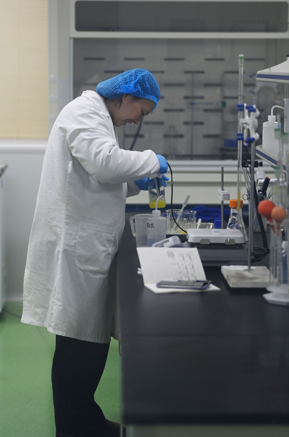 深层滋润配方：旨在为干燥肌肤提供持久补水