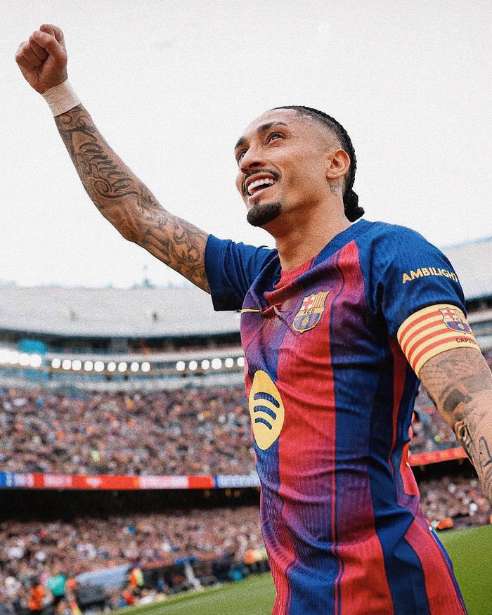 拉菲尼亚帽子戏法助巴萨逆转纽卡斯尔联