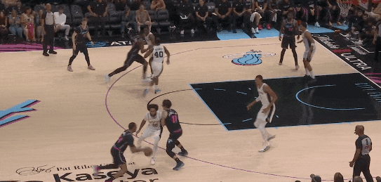 文班亚马防守统治力助马刺大胜热火25分