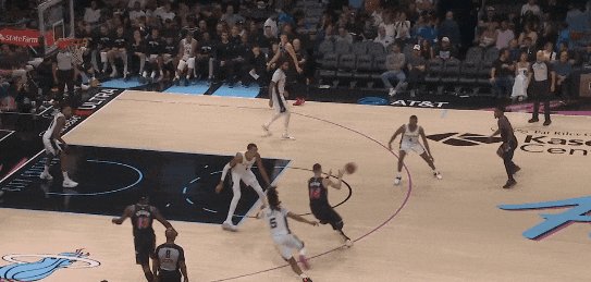 文班亚马防守统治力助马刺大胜热火25分