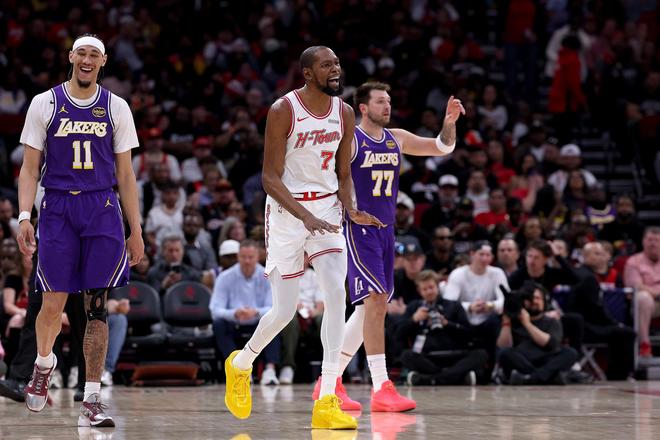 湖人豪取7连胜东契奇40+9+10破纪录 詹姆斯完胜杜
