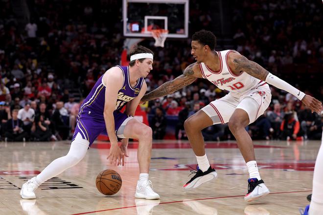 湖人豪取7连胜东契奇40+9+10破纪录 詹姆斯完胜杜