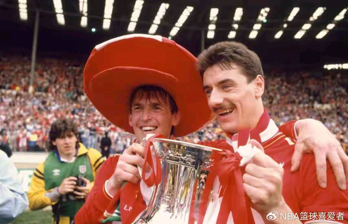 足坛历史最经典锋线双人组排名揭晓：马拉多纳