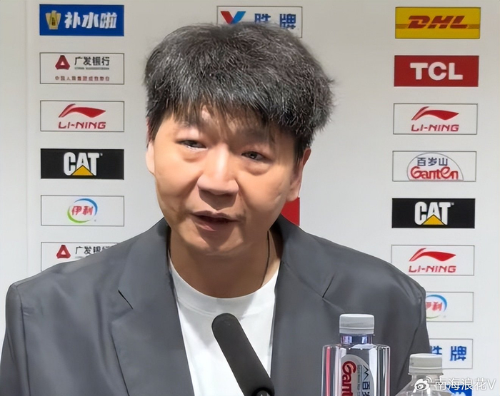 山东男篮5连败引球迷怒斥邱彪高诗岩